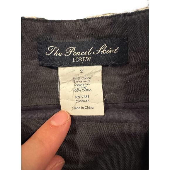 J.Crew The Pencil Skirt Gray Floral Embroidered Cotton Skirt Size 2 Style 77636 - Picture 6 of 7